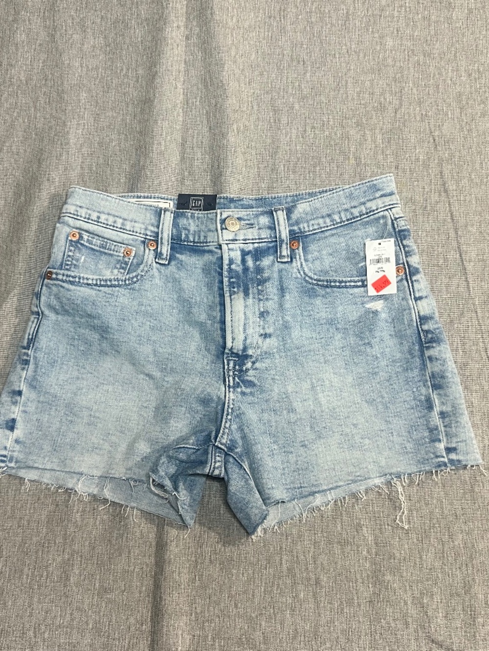 NWT Gap 4” High-Rise Denim Shorts Size 2P Light Wash Frayed Hem